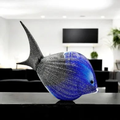 DORY – Blau-schwarz-weißer tropischer Fisch in Silberpulver