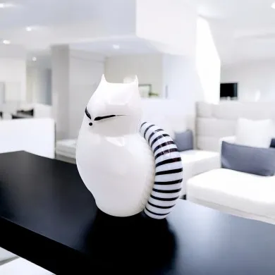 DAIKI - Gato branco estilizado ao estilo japonês em vidro de Murano