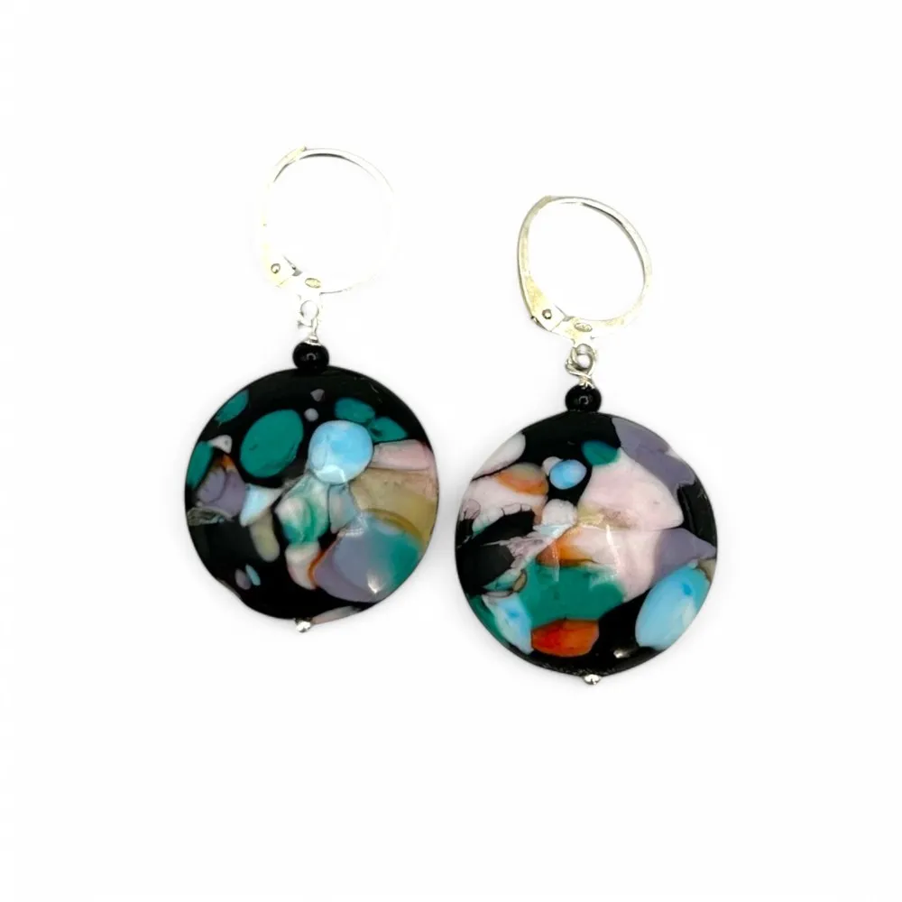 POLLOK | Brincos com pingente salpicado de preto | Murano Store