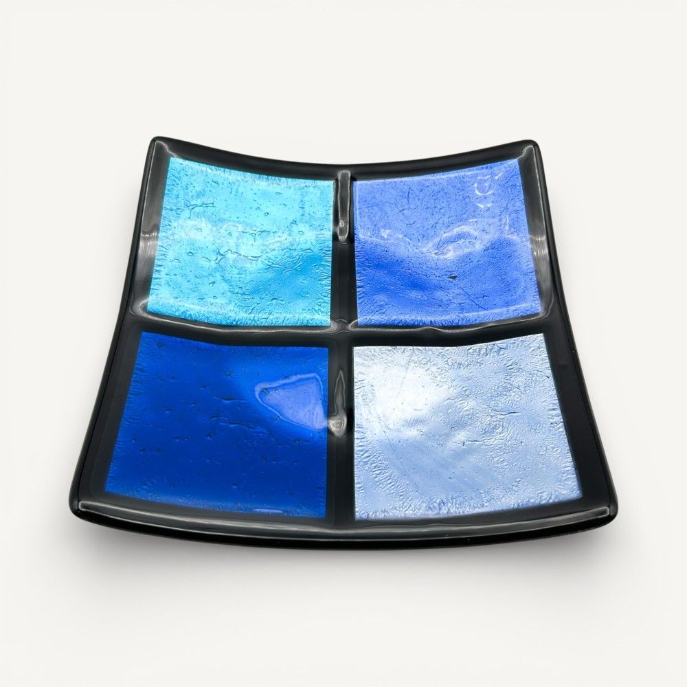 MILLENNIUM | Plato negro con cuadrados azules y azur | Tienda Murano