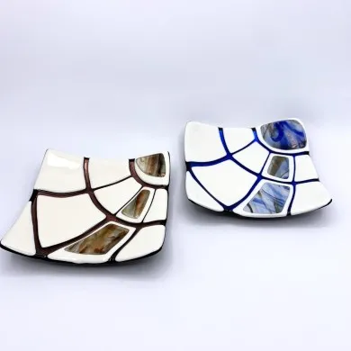 JURASSIC – ELFENBEIN Teller aus Muranoglas mit blauen Verzierungen