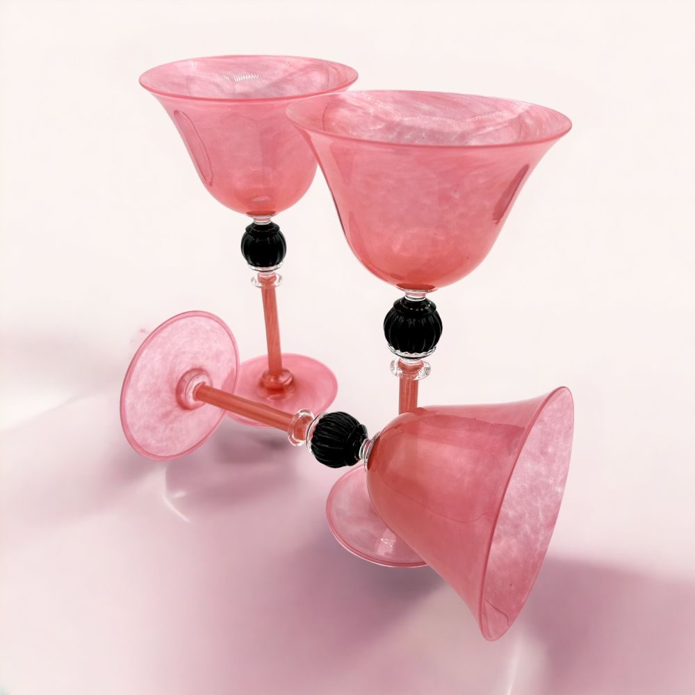 https://www.murano-store.com/4480-large_default/martini-gobelet-a-cocktail-en-verre-rose-pastel.jpg