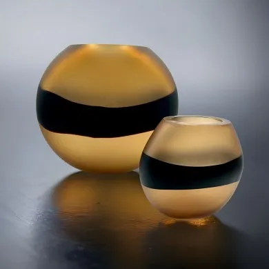 WATAMU - Paire de vases de style ETHNIQUE ambre et noir en verre de Murano satiné