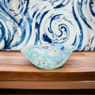 GELSO – Hellblaue Muranoglasschale mit weißem und blauem Murrine