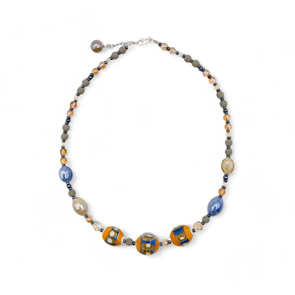 JUDIT – Elegante Halskette mit ORANGE- und INDIGO-Perlen aus Muranoglas